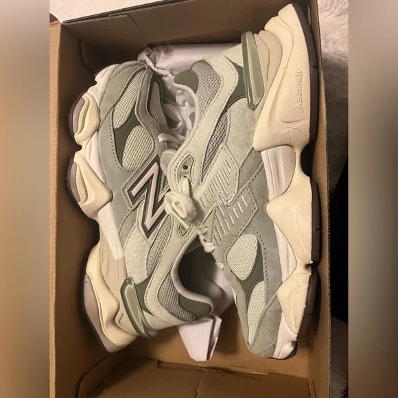 New Balance 9060 Sneakers in Green - Picture 4 of 7